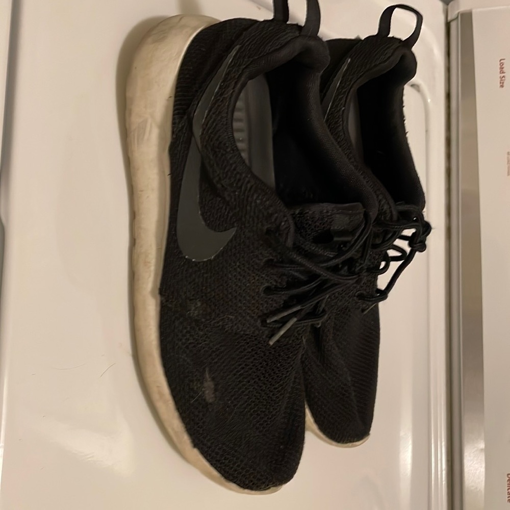 Nike Roshe one. Comfortable shoe.